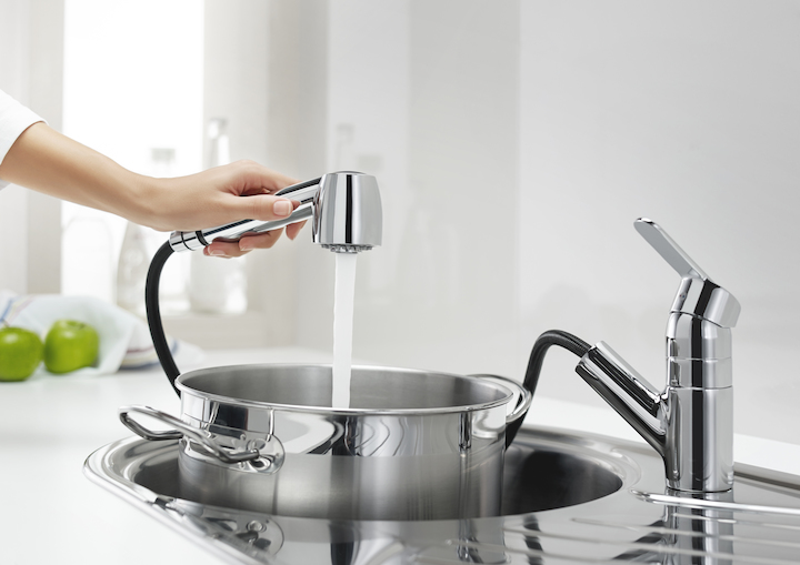 смеситель для кухни VICTORIA с поворотным изливом и выдвижным душем  ( хром )  